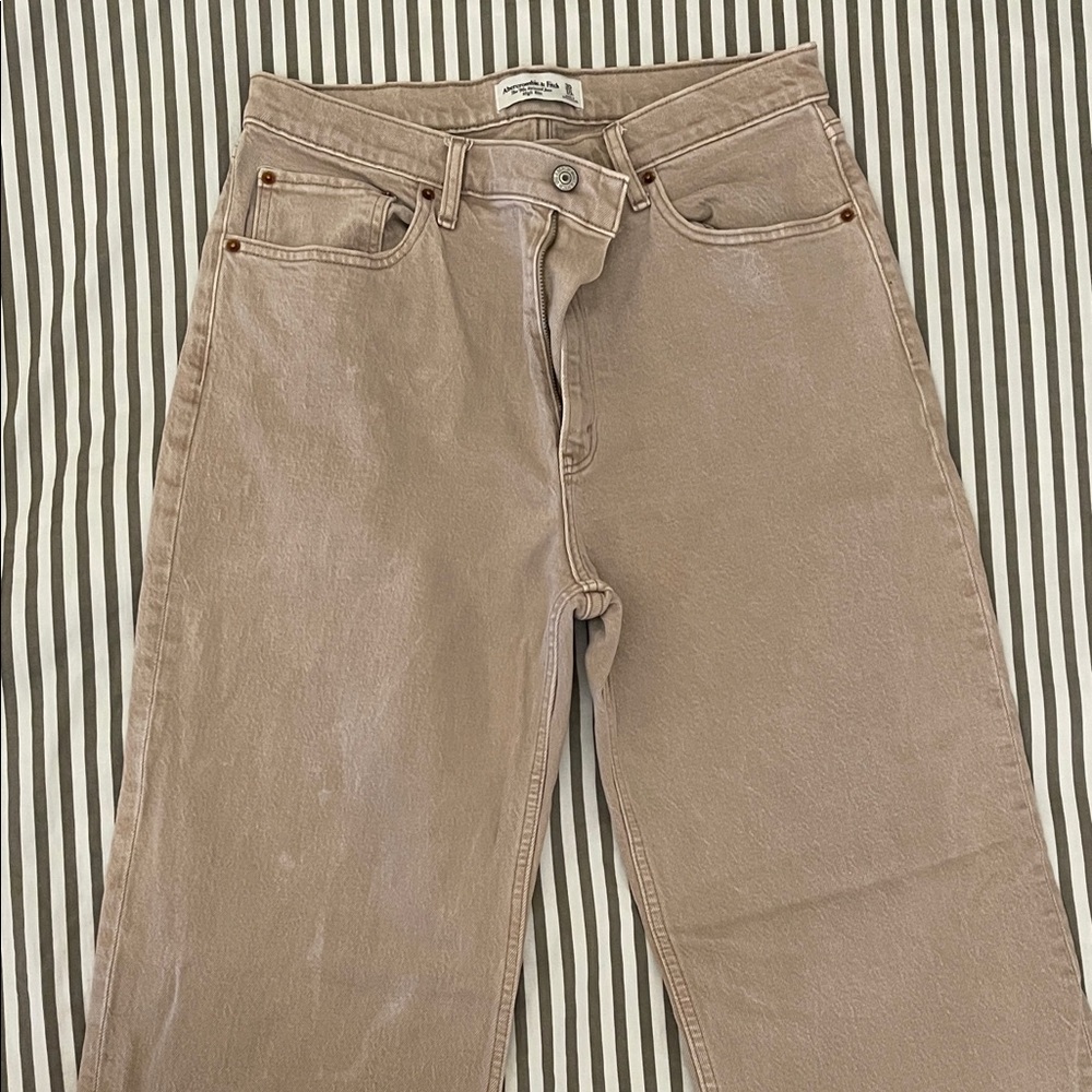 A&F the 90s relaxed jean high rise